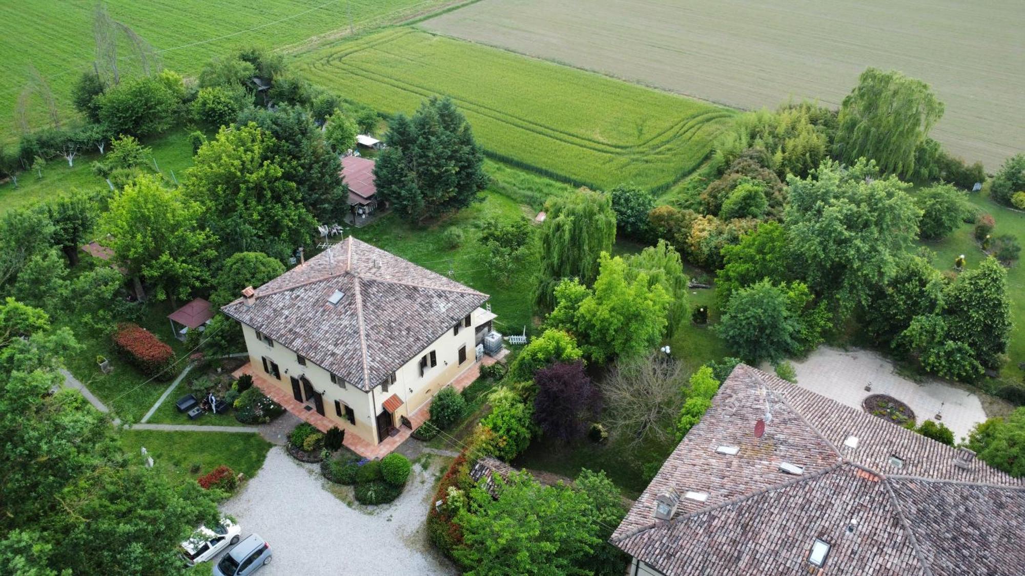 Casale La Decima Bed & Breakfast Budrio  Bagian luar foto